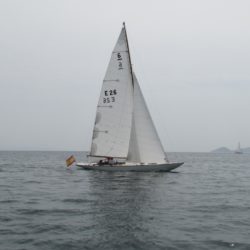 El 6mR ACACIA en la regata de Clásicos de San Vicente