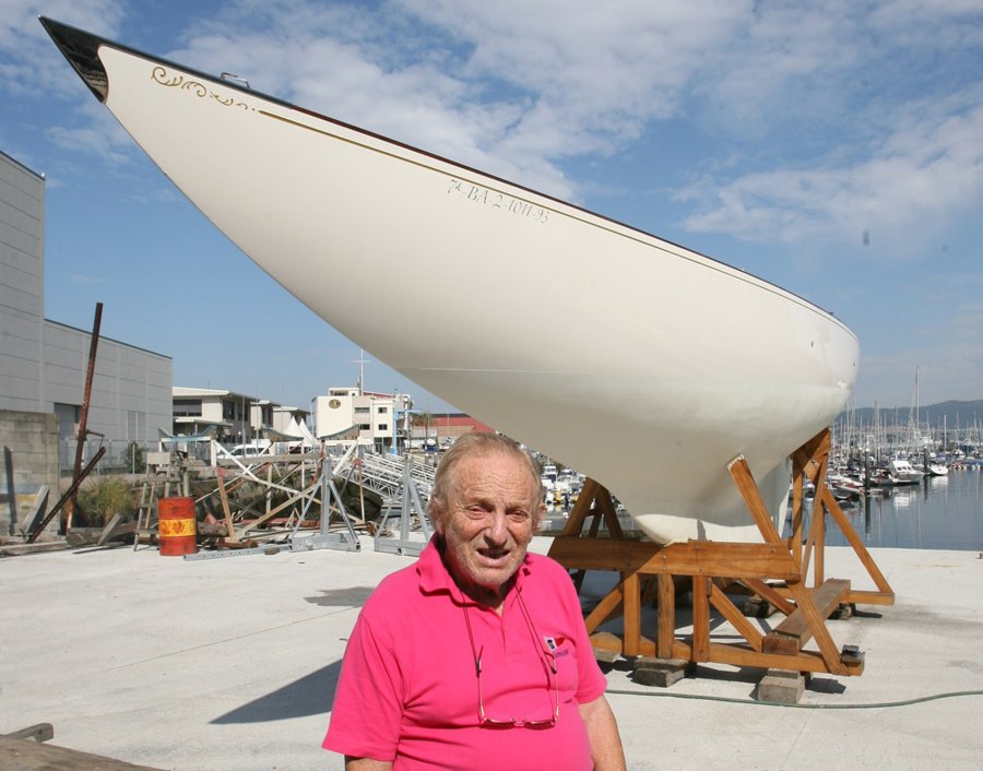 Foto de Alfredo Lagos en el Faro de Vigo, en su querido Astillero