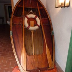 Bote caoba a tingladillo de nuestra sección de Brokerage