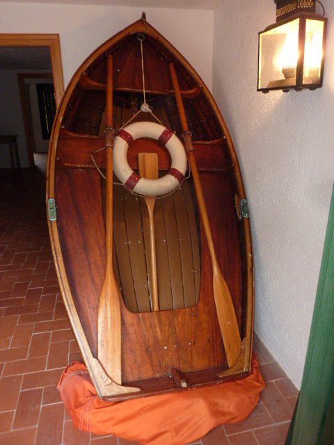 Bote caoba a tingladillo de nuestra sección de Brokerage
