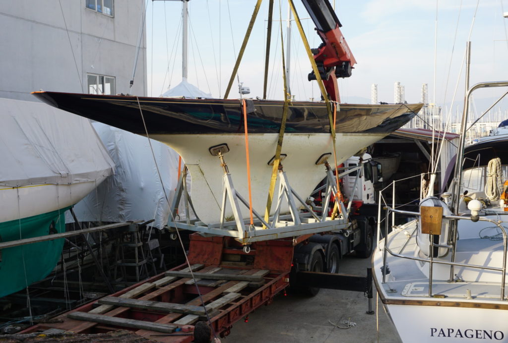 Arrival of 6mR CAPRICE by truck to Astilleros Lagos