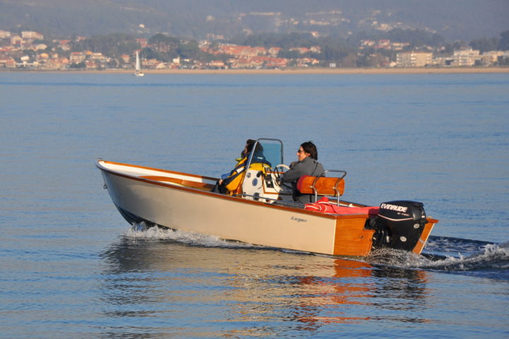 Wooden outboard Lagos 5.5
