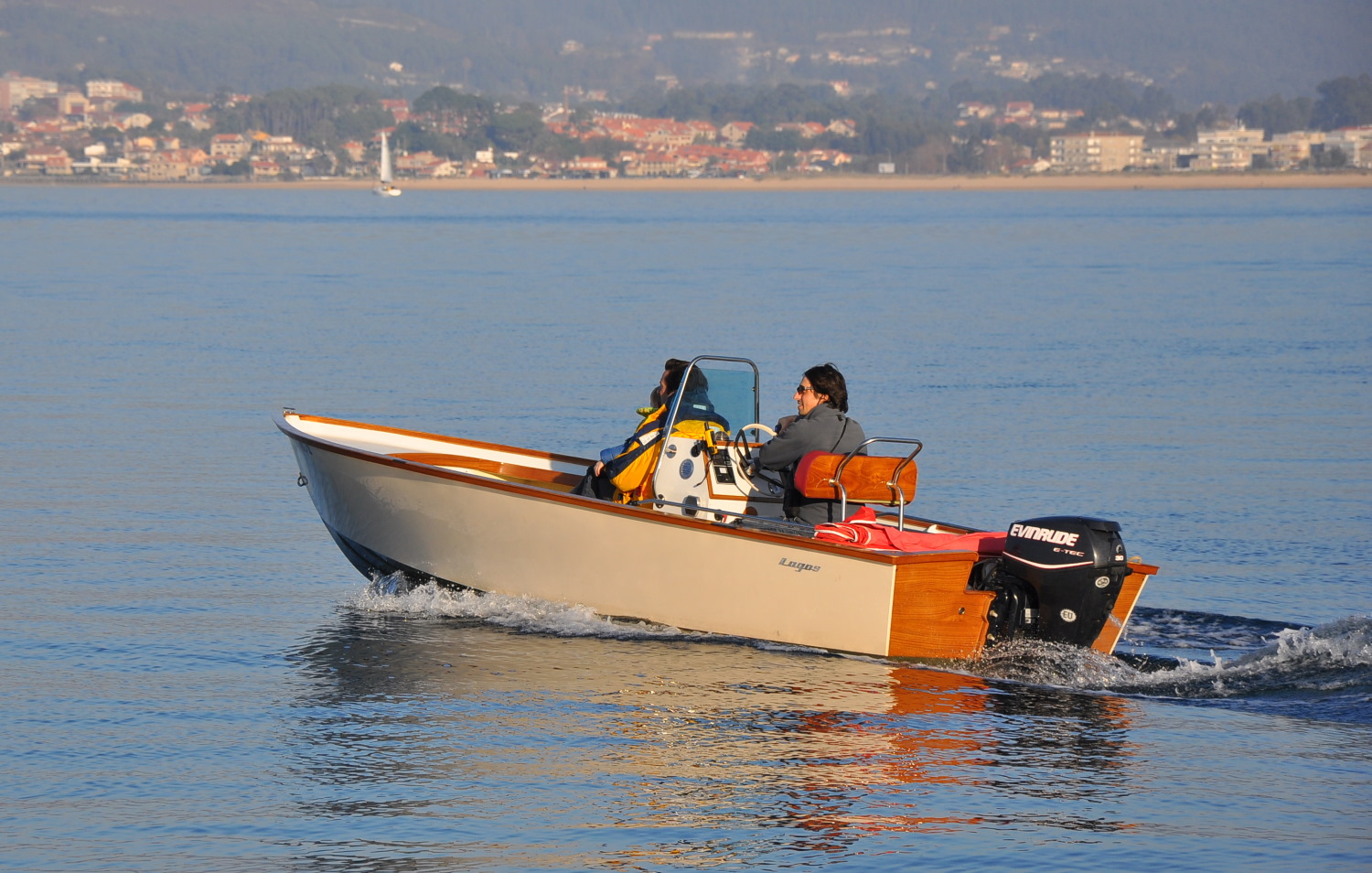 Wooden outboard Lagos 5.5