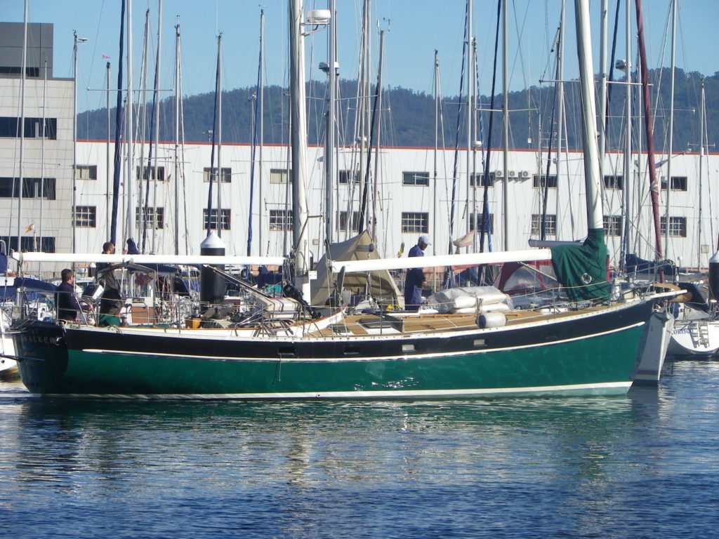 Refloating Freedom 44 WINDWALKER in Astilleros Lagos