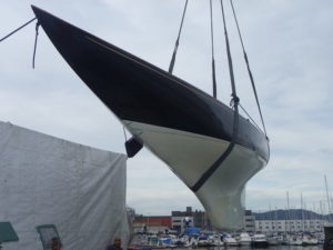 Hauling out "CAPRICE" in Astilleros Lagos with crane