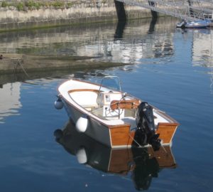 Wooden outboard Lagos 5.5