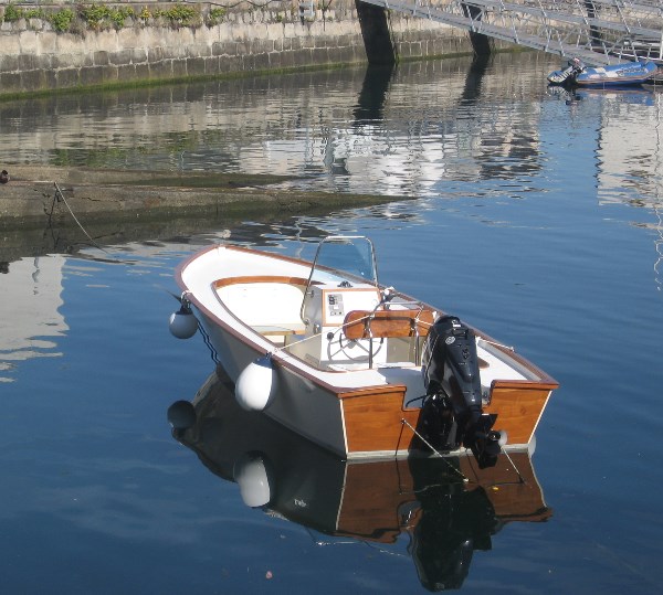 Wooden outboard Lagos 5.5