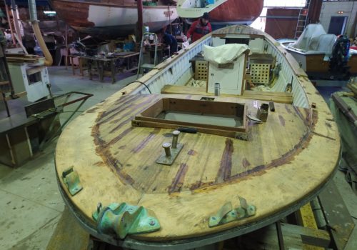 Restauración y barnizado cubierta chipironera