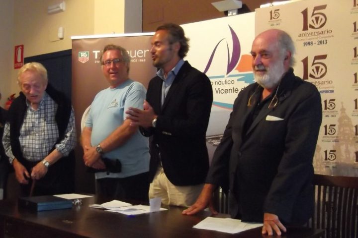 Homenaje de D. Luis Touron a Alfredo Lagos